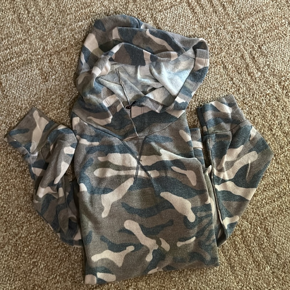 Andree by Unit Camo Lightweight Pullover Hoodie Size Small